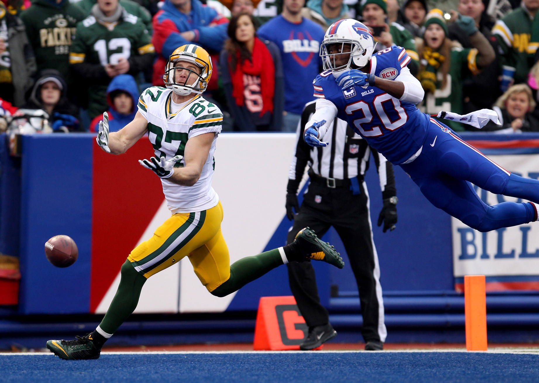 Corey Graham breaks up a pass intended for Jordy Nelson by Timothy T. Ludwig—USA TODAY Sports.