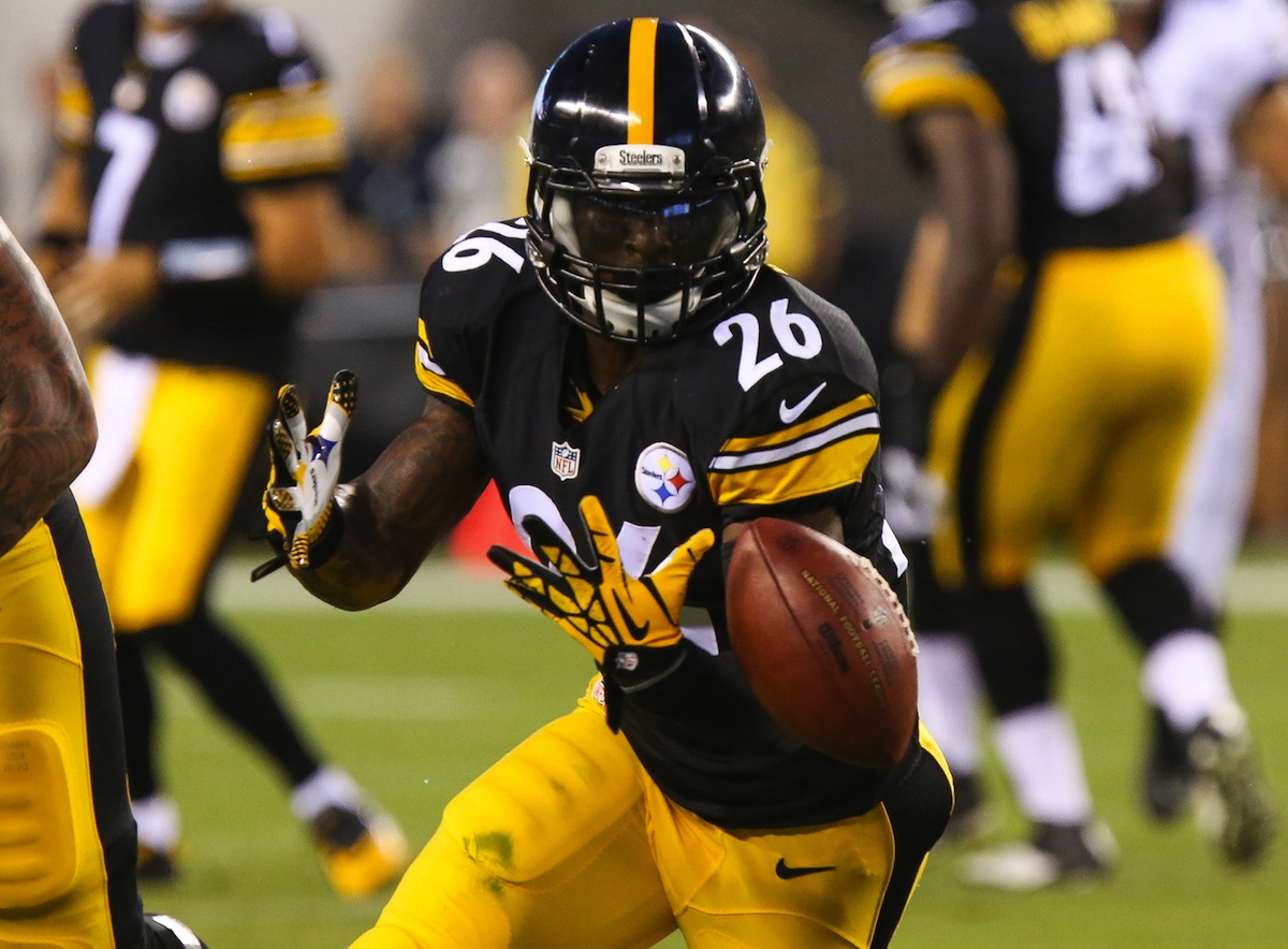Pittsburgh Steelers running back Le'Veon Bell by Bill Streicher—USA TODAY Sports.
